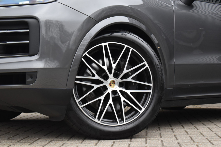 Porsche Cayenne 3.0 E-Hybrid 470pk Sport Chrono | Pano | Matrix | ACC | 21'' Wielen | Bose | Trekhaak | Orig. NL |