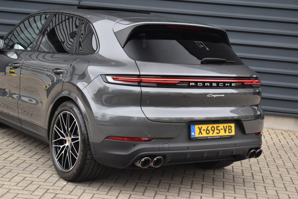 Porsche Cayenne 3.0 E-Hybrid 470pk Sport Chrono | Pano | Matrix | ACC | 21'' Wielen | Bose | Trekhaak | Orig. NL |