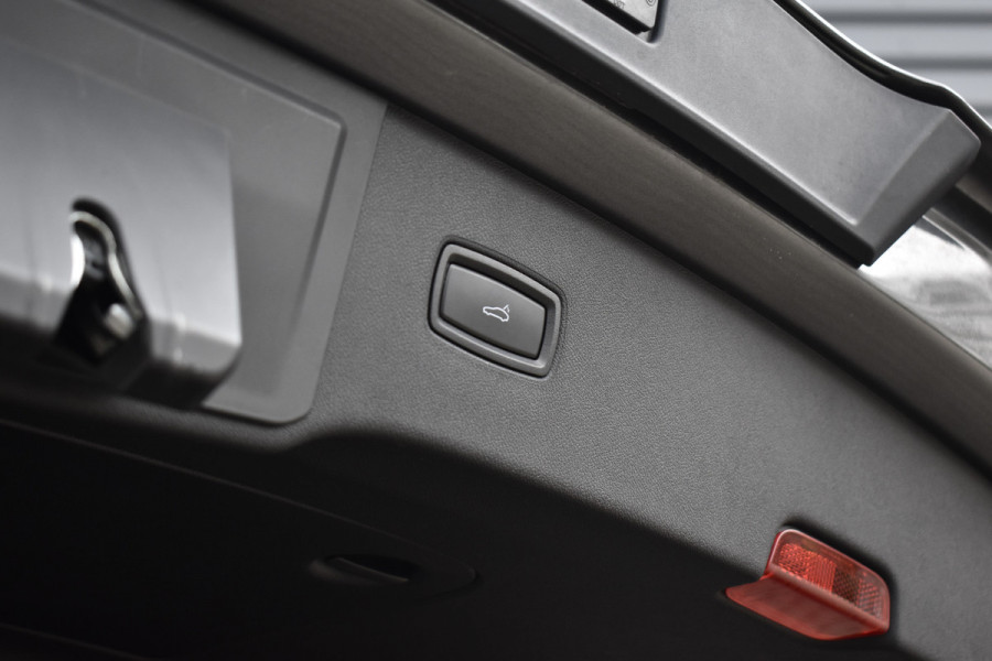 Porsche Cayenne 3.0 E-Hybrid 470pk Sport Chrono | Pano | Matrix | ACC | 21'' Wielen | Bose | Trekhaak | Orig. NL |