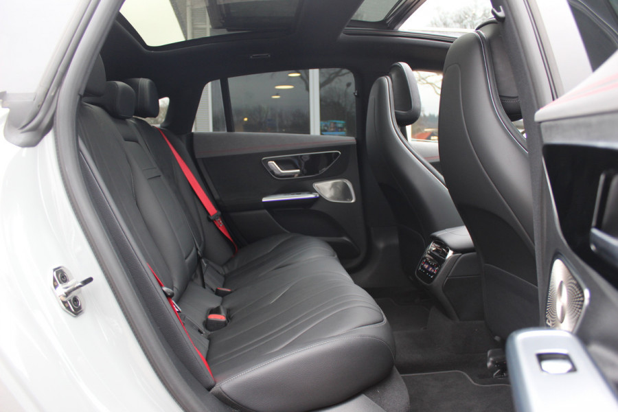 Mercedes-Benz EQE 350 AMG Line 89 kWh / SoH 95,7% / Panoramadak / Camera / Achterasbesturing / Head-up / Luxe Leder / Premium Plus-pakket / Stoelventilatie + Verwarming + Massage / Navigatie / Dodehoek / DAB / ACC