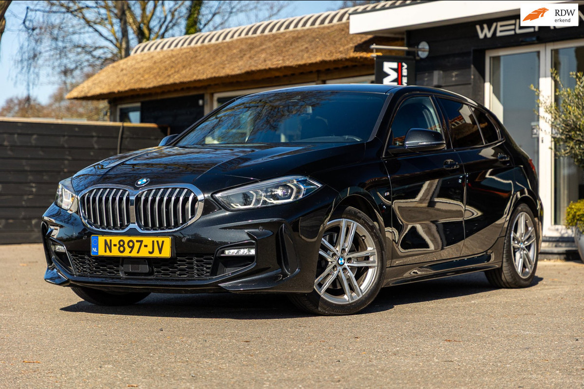 BMW 1-serie 118i High Executive M-Sport I Led I Live Cockpit Professional I Adaptive Cruise I Shadow Line I Stoelverwarming I BTW