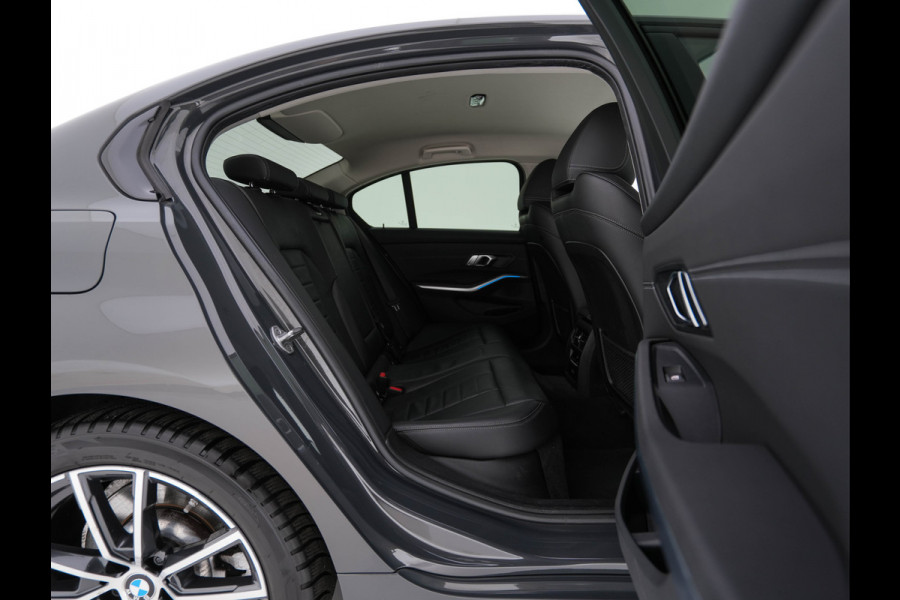 BMW 3-serie 330e eDrive Edition (Plug-In) (INCL-BTW) Aut. *LEATHER | FULL-LED | DIGI-COCKPIT | HEATED-SPORTSEATS | PRIVACYGLASS | AMBIENTLIGHT | DAB | NAVI-FULLMAP | ECC | CARPLAY | PDC | CRUI/SE | 18''ALU*