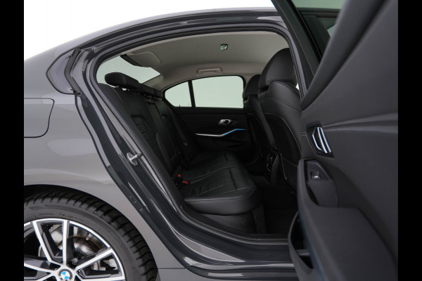 BMW 3-serie 330e eDrive Edition (Plug-In) (INCL-BTW) Aut. *LEATHER | FULL-LED | DIGI-COCKPIT | HEATED-SPORTSEATS | PRIVACYGLASS | AMBIENTLIGHT | DAB | NAVI-FULLMAP | ECC | CARPLAY | PDC | CRUI/SE | 18''ALU*