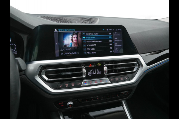 BMW 3-serie 330e eDrive Edition (Plug-In) (INCL-BTW) Aut. *LEATHER | FULL-LED | DIGI-COCKPIT | HEATED-SPORTSEATS | PRIVACYGLASS | AMBIENTLIGHT | DAB | NAVI-FULLMAP | ECC | CARPLAY | PDC | CRUI/SE | 18''ALU*