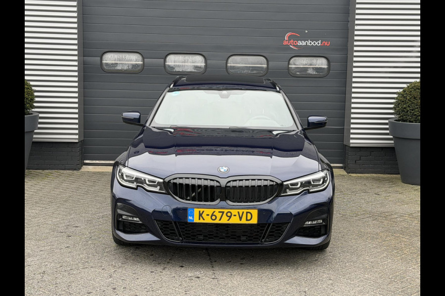 BMW 3 Serie Touring 320i High Executive M-Sport | Panoramadak | Camera | Head-Up Display | DAB |