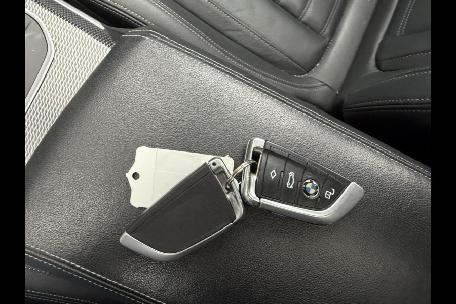 BMW 3 Serie Touring 320i High Executive M-Sport | Panoramadak | Camera | Head-Up Display | DAB |