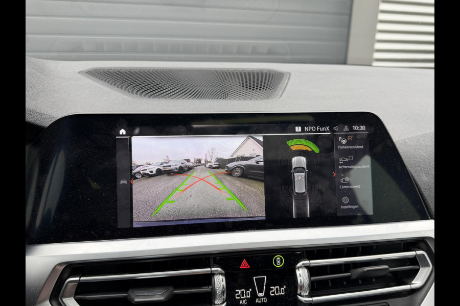 BMW 3 Serie Touring 320i High Executive M-Sport | Panoramadak | Camera | Head-Up Display | DAB |