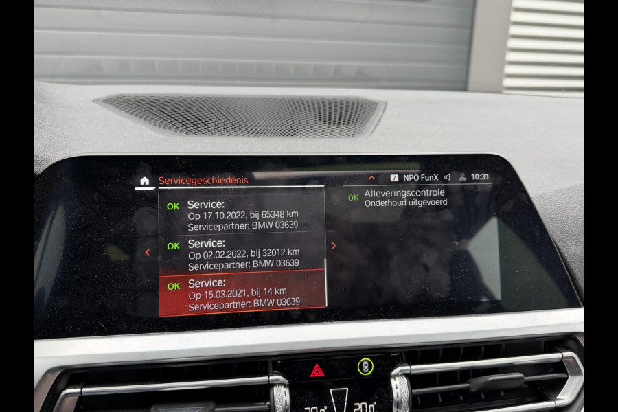 BMW 3 Serie Touring 320i High Executive M-Sport | Panoramadak | Camera | Head-Up Display | DAB |