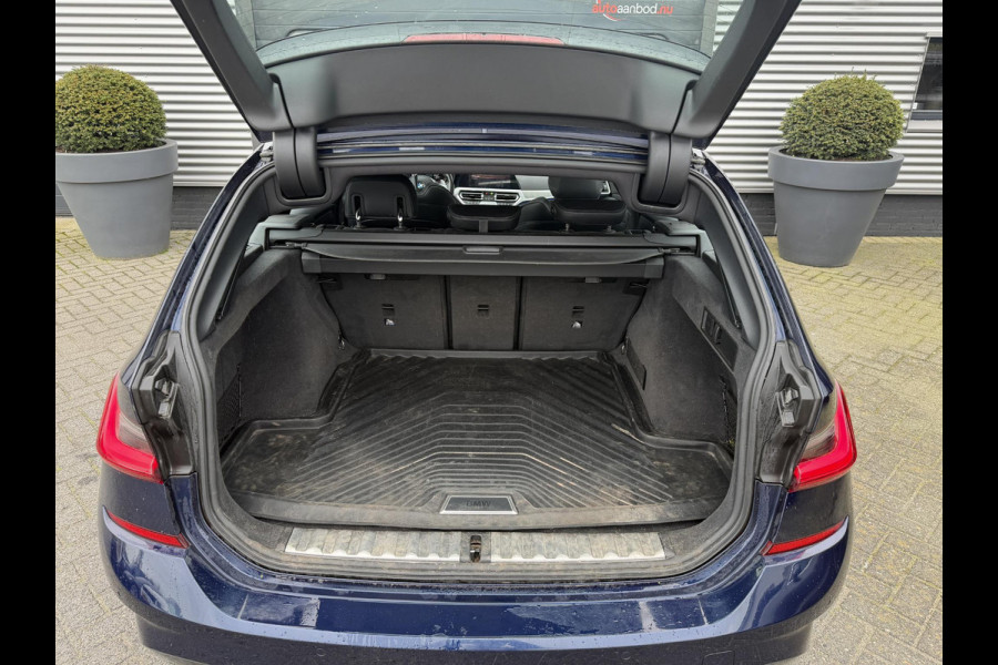 BMW 3 Serie Touring 320i High Executive M-Sport | Panoramadak | Camera | Head-Up Display | DAB |