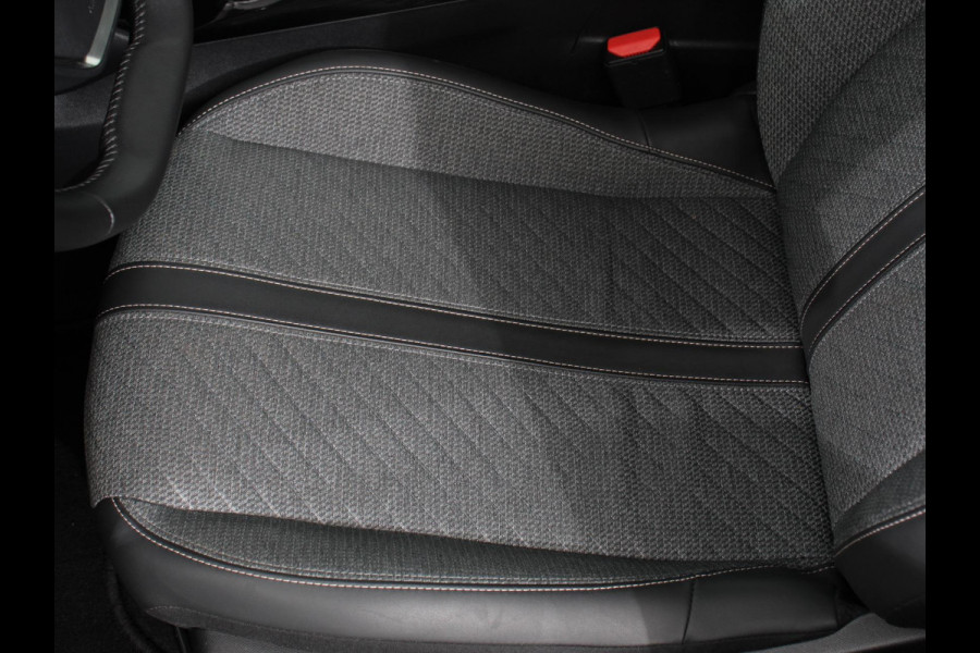 Peugeot 208 Automaat Allure | Navigatie | Apple Carplay/ Android Auto | Camera | Parkeersensoren | Adaptive Cruise Control | Stoelverwarming | Ledverlichting | Climate control