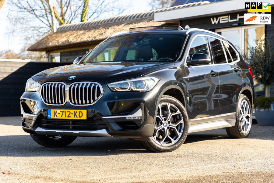 BMW X1 SDrive20i Nedcar Edition Panoramadak I Leder I Sportstoelen I Head Up I Camera I Led I Trekhaak I BTW
