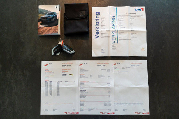 BMW X1 SDrive20i Nedcar Edition Panoramadak I Leder I Sportstoelen I Head Up I Camera I Led I Trekhaak I BTW