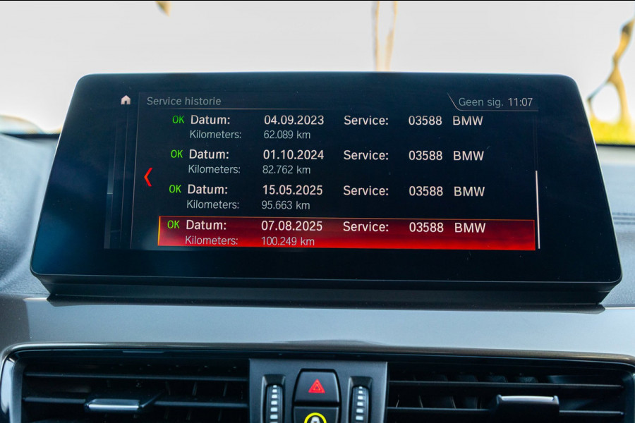 BMW X1 SDrive20i Nedcar Edition Panoramadak I Leder I Sportstoelen I Head Up I Camera I Led I Trekhaak I BTW