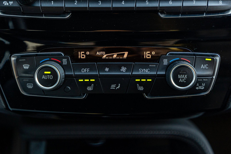 BMW X1 SDrive20i Nedcar Edition Panoramadak I Leder I Sportstoelen I Head Up I Camera I Led I Trekhaak I BTW