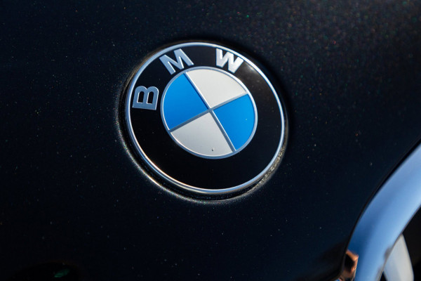 BMW X1 SDrive20i Nedcar Edition Panoramadak I Leder I Sportstoelen I Head Up I Camera I Led I Trekhaak I BTW