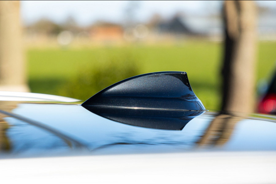 BMW X1 SDrive20i Nedcar Edition Panoramadak I Leder I Sportstoelen I Head Up I Camera I Led I Trekhaak I BTW