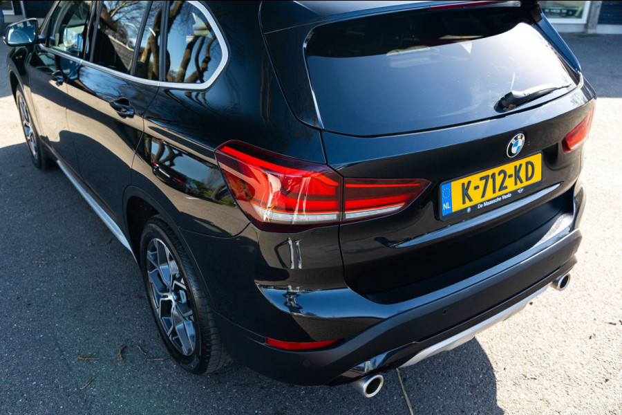 BMW X1 SDrive20i Nedcar Edition Panoramadak I Leder I Sportstoelen I Head Up I Camera I Led I Trekhaak I BTW