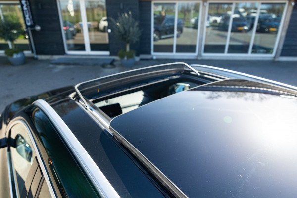 BMW X1 SDrive20i Nedcar Edition Panoramadak I Leder I Sportstoelen I Head Up I Camera I Led I Trekhaak I BTW