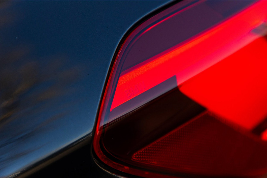 BMW X1 SDrive20i Nedcar Edition Panoramadak I Leder I Sportstoelen I Head Up I Camera I Led I Trekhaak I BTW