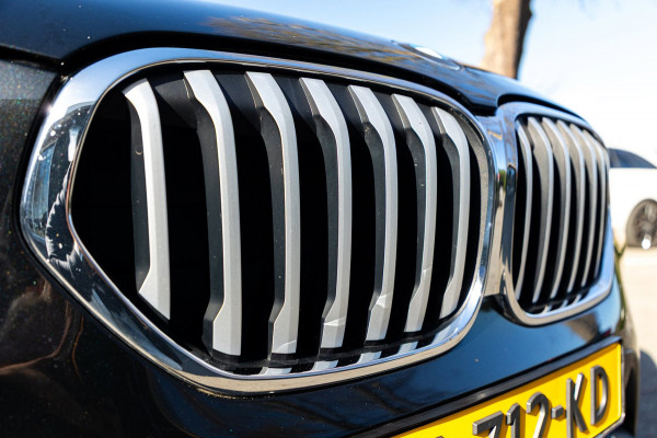 BMW X1 SDrive20i Nedcar Edition Panoramadak I Leder I Sportstoelen I Head Up I Camera I Led I Trekhaak I BTW