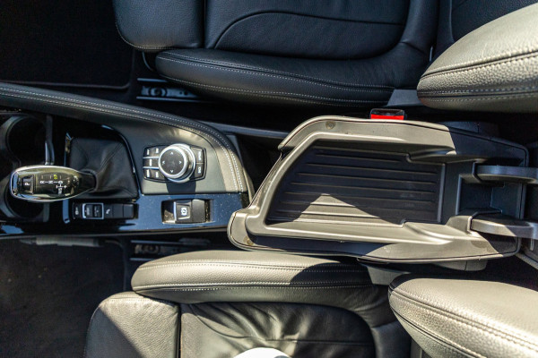 BMW X1 SDrive20i Nedcar Edition Panoramadak I Leder I Sportstoelen I Head Up I Camera I Led I Trekhaak I BTW