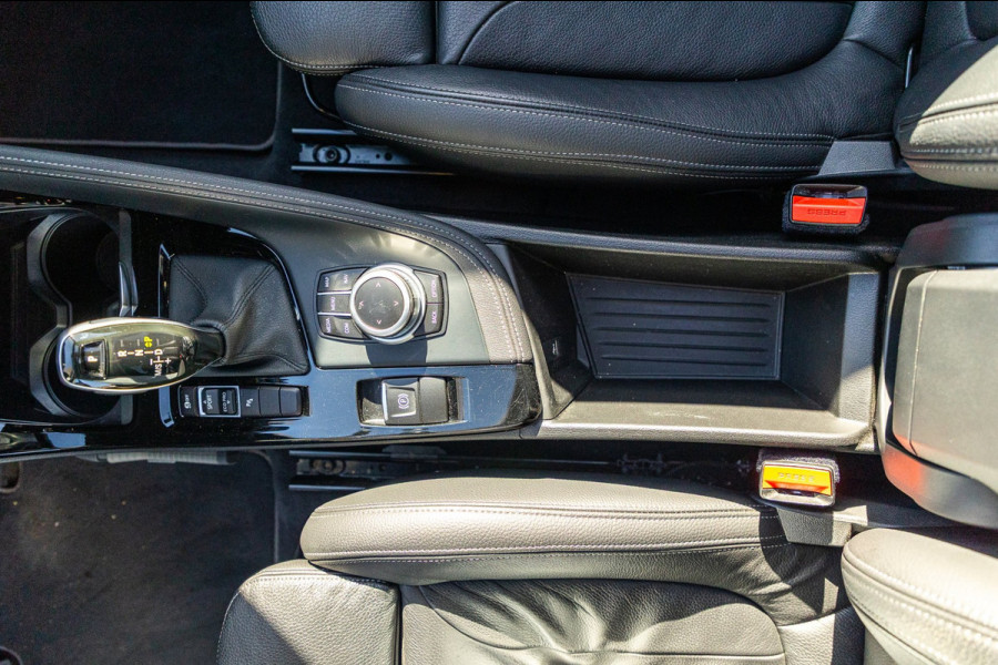 BMW X1 SDrive20i Nedcar Edition Panoramadak I Leder I Sportstoelen I Head Up I Camera I Led I Trekhaak I BTW