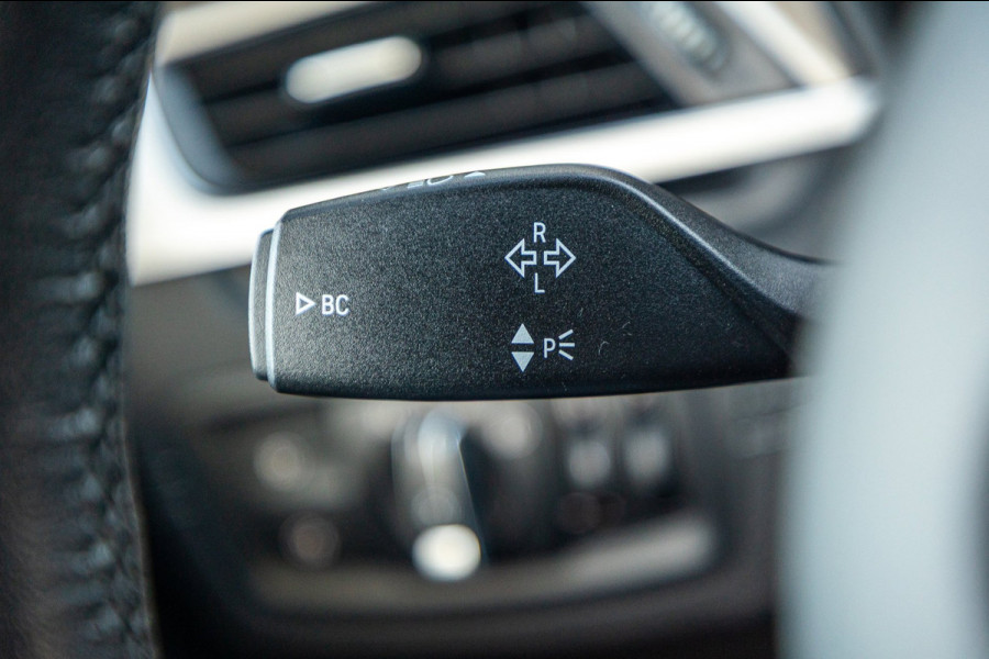 BMW X1 SDrive20i Nedcar Edition Panoramadak I Leder I Sportstoelen I Head Up I Camera I Led I Trekhaak I BTW