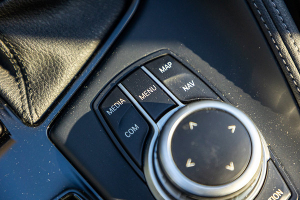 BMW X1 SDrive20i Nedcar Edition Panoramadak I Leder I Sportstoelen I Head Up I Camera I Led I Trekhaak I BTW