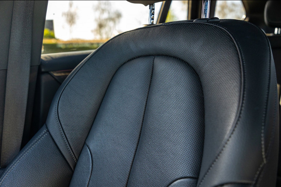 BMW X1 SDrive20i Nedcar Edition Panoramadak I Leder I Sportstoelen I Head Up I Camera I Led I Trekhaak I BTW