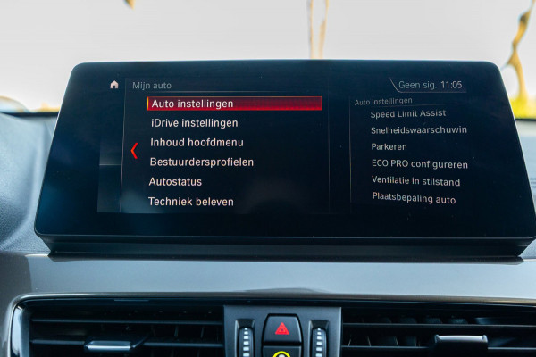 BMW X1 SDrive20i Nedcar Edition Panoramadak I Leder I Sportstoelen I Head Up I Camera I Led I Trekhaak I BTW