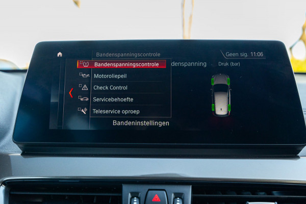 BMW X1 SDrive20i Nedcar Edition Panoramadak I Leder I Sportstoelen I Head Up I Camera I Led I Trekhaak I BTW