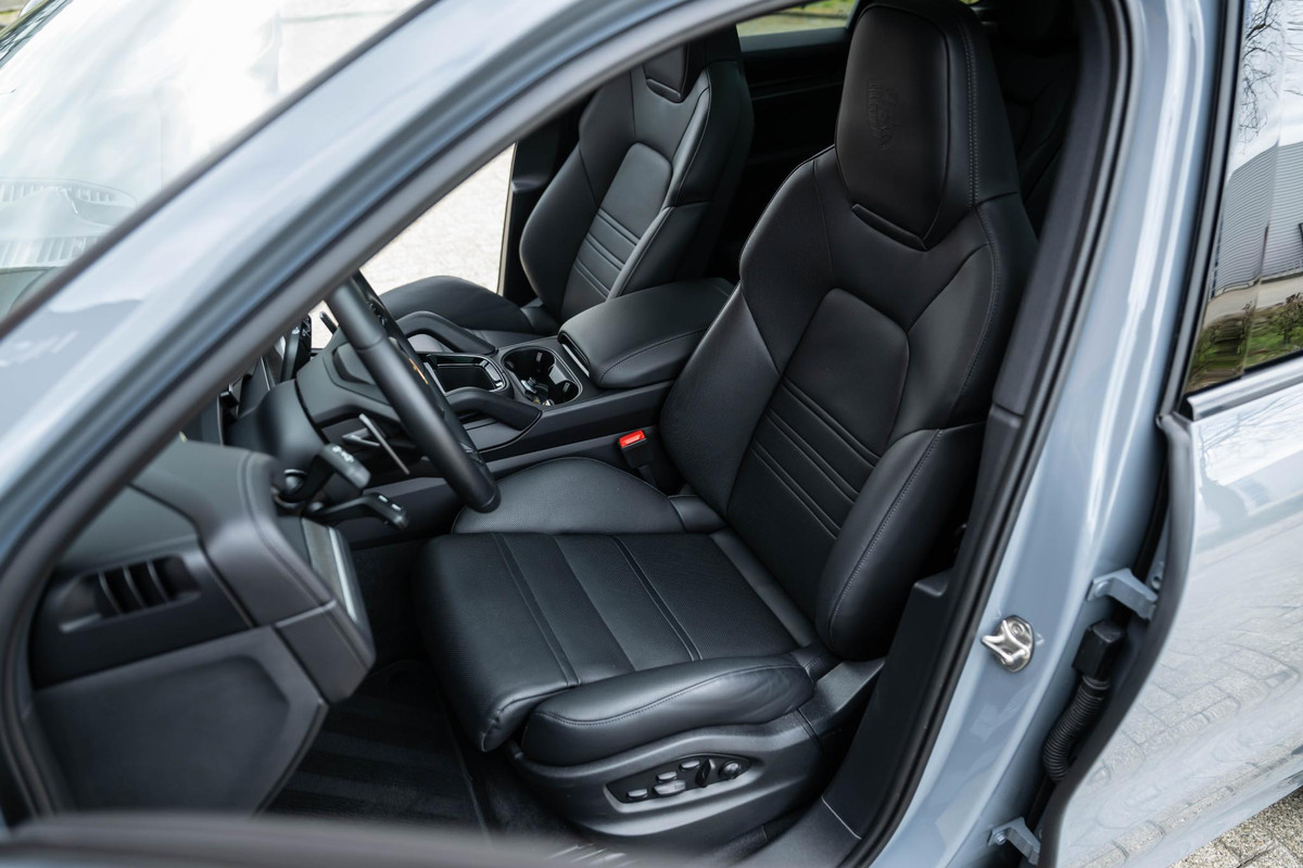 Porsche Cayenne 3.0 E-Hybrid Sport-Design Sportuitlaat Nwpr. 176k