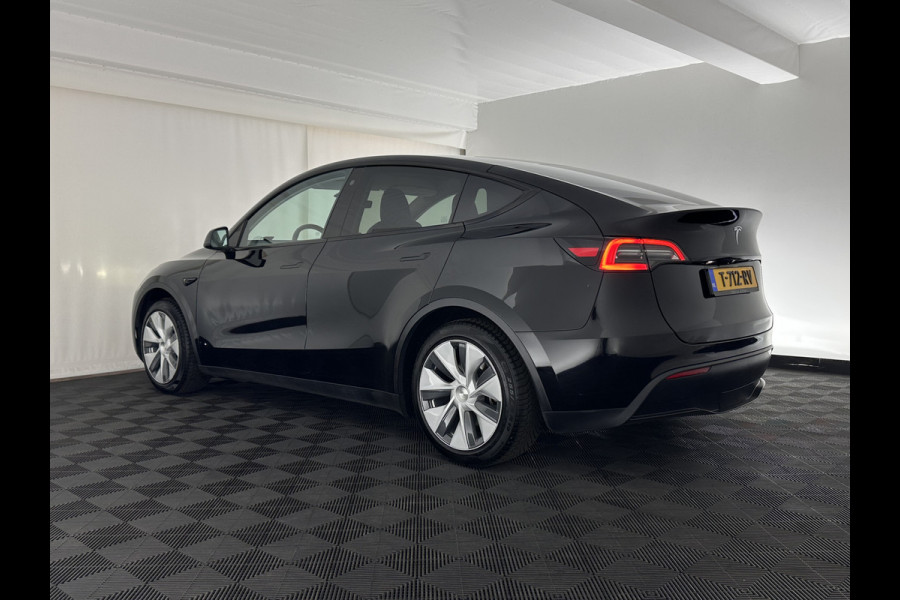 Tesla Model Y RWD 58 kWh [ 3-Fase-11kW ] {SOH-91%} (INCL-BTW) Aut. *PANO | LEATHER | AUTO-PILOT | NAVI-FULLMAP | MATRIX-LED | KEYLESS | CAMERA | DAB+ | HEATED-COMFORTSEATS | PRIVACYGLASS | TOPVIEW | TOWBAR | 19''ALU*