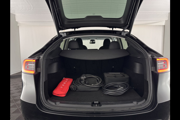 Tesla Model Y RWD 58 kWh [ 3-Fase-11kW ] {SOH-91%} (INCL-BTW) Aut. *PANO | LEATHER | AUTO-PILOT | NAVI-FULLMAP | MATRIX-LED | KEYLESS | CAMERA | DAB+ | HEATED-COMFORTSEATS | PRIVACYGLASS | TOPVIEW | TOWBAR | 19''ALU*