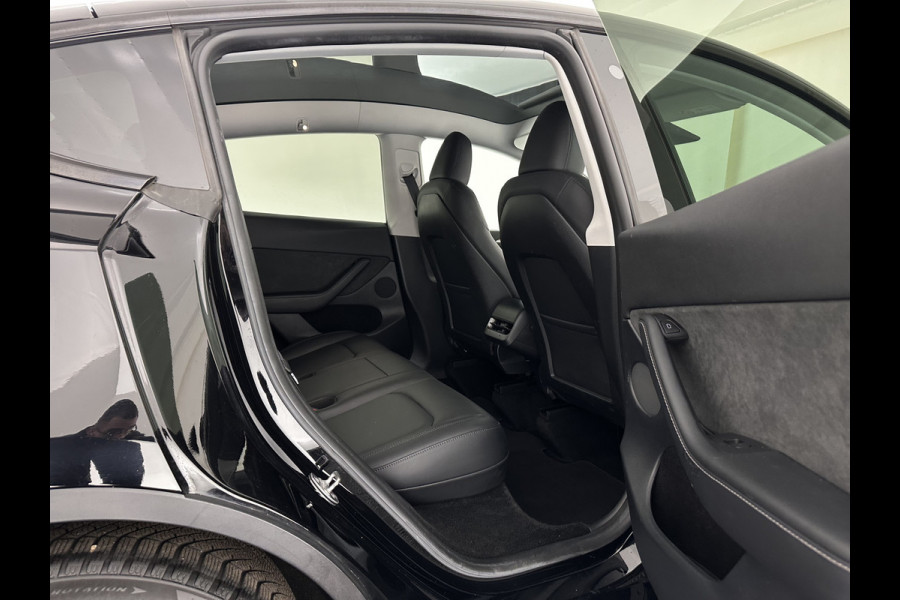 Tesla Model Y RWD 58 kWh [ 3-Fase-11kW ] {SOH-91%} (INCL-BTW) Aut. *PANO | LEATHER | AUTO-PILOT | NAVI-FULLMAP | MATRIX-LED | KEYLESS | CAMERA | DAB+ | HEATED-COMFORTSEATS | PRIVACYGLASS | TOPVIEW | TOWBAR | 19''ALU*