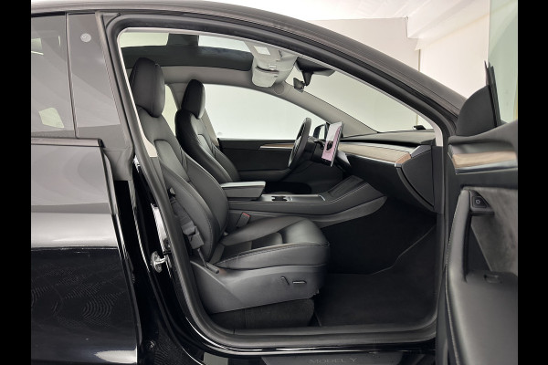 Tesla Model Y RWD 58 kWh [ 3-Fase-11kW ] {SOH-91%} (INCL-BTW) Aut. *PANO | LEATHER | AUTO-PILOT | NAVI-FULLMAP | MATRIX-LED | KEYLESS | CAMERA | DAB+ | HEATED-COMFORTSEATS | PRIVACYGLASS | TOPVIEW | TOWBAR | 19''ALU*