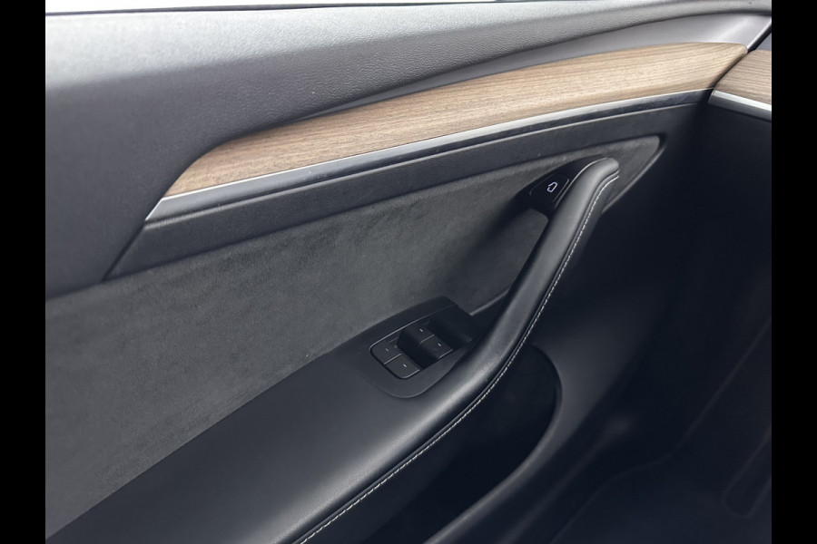 Tesla Model Y RWD 58 kWh [ 3-Fase-11kW ] {SOH-91%} (INCL-BTW) Aut. *PANO | LEATHER | AUTO-PILOT | NAVI-FULLMAP | MATRIX-LED | KEYLESS | CAMERA | DAB+ | HEATED-COMFORTSEATS | PRIVACYGLASS | TOPVIEW | TOWBAR | 19''ALU*