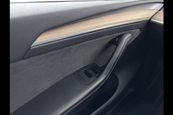 Tesla Model Y RWD 58 kWh [ 3-Fase-11kW ] {SOH-91%} (INCL-BTW) Aut. *PANO | LEATHER | AUTO-PILOT | NAVI-FULLMAP | MATRIX-LED | KEYLESS | CAMERA | DAB+ | HEATED-COMFORTSEATS | PRIVACYGLASS | TOPVIEW | TOWBAR | 19''ALU*