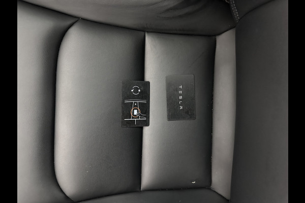 Tesla Model Y RWD 58 kWh [ 3-Fase-11kW ] {SOH-91%} (INCL-BTW) Aut. *PANO | LEATHER | AUTO-PILOT | NAVI-FULLMAP | MATRIX-LED | KEYLESS | CAMERA | DAB+ | HEATED-COMFORTSEATS | PRIVACYGLASS | TOPVIEW | TOWBAR | 19''ALU*