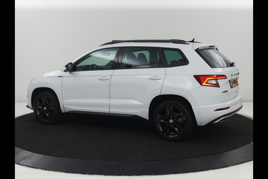 Škoda Karoq 1.5 TSI Sportline | Panoramadak | Stoelverwarming | Adaptive cruise | Camera | Sportstoelen | Virtual Cockpit | Navigatie | Sfeerverlichting | Full LED | 18'' | Keyless | Climate control