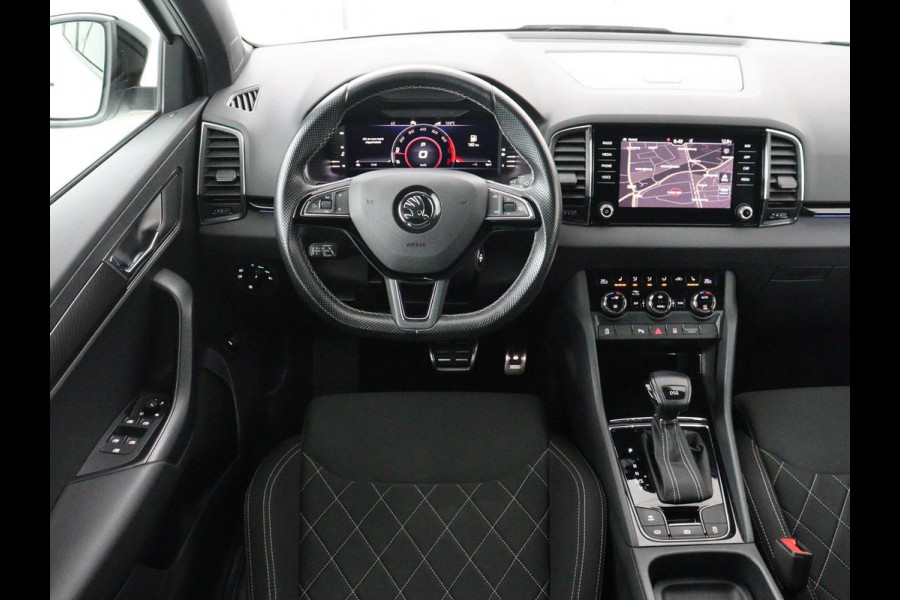 Škoda Karoq 1.5 TSI Sportline | Panoramadak | Stoelverwarming | Adaptive cruise | Camera | Sportstoelen | Virtual Cockpit | Navigatie | Sfeerverlichting | Full LED | 18'' | Keyless | Climate control