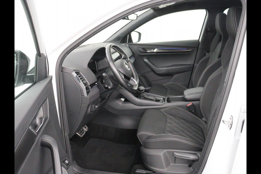 Škoda Karoq 1.5 TSI Sportline | Panoramadak | Stoelverwarming | Adaptive cruise | Camera | Sportstoelen | Virtual Cockpit | Navigatie | Sfeerverlichting | Full LED | 18'' | Keyless | Climate control