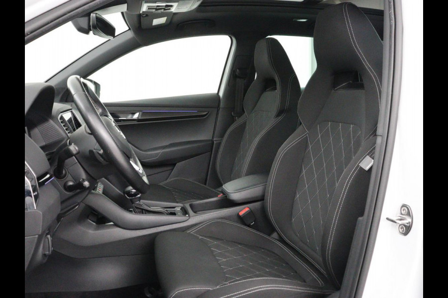 Škoda Karoq 1.5 TSI Sportline | Panoramadak | Stoelverwarming | Adaptive cruise | Camera | Sportstoelen | Virtual Cockpit | Navigatie | Sfeerverlichting | Full LED | 18'' | Keyless | Climate control