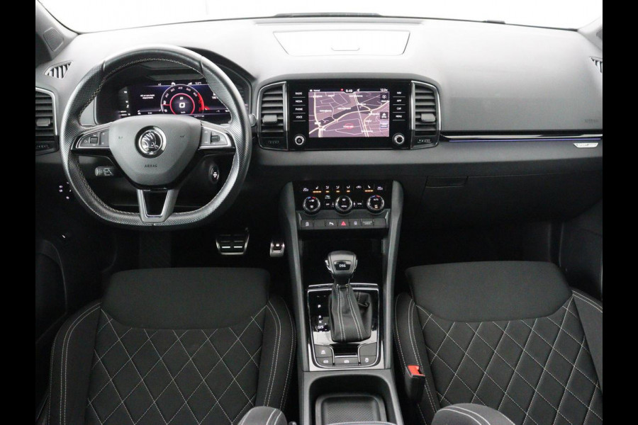 Škoda Karoq 1.5 TSI Sportline | Panoramadak | Stoelverwarming | Adaptive cruise | Camera | Sportstoelen | Virtual Cockpit | Navigatie | Sfeerverlichting | Full LED | 18'' | Keyless | Climate control