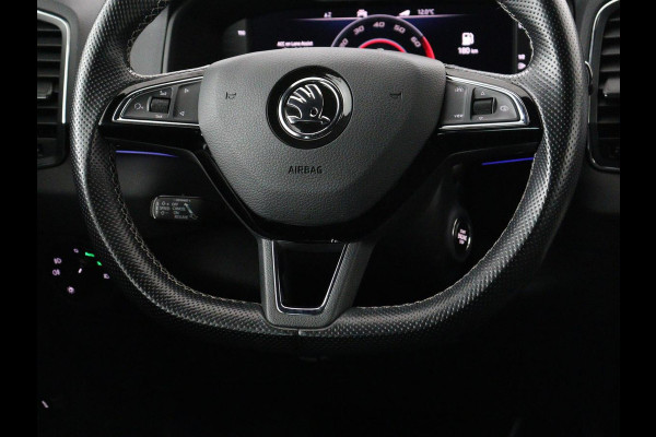 Škoda Karoq 1.5 TSI Sportline | Panoramadak | Stoelverwarming | Adaptive cruise | Camera | Sportstoelen | Virtual Cockpit | Navigatie | Sfeerverlichting | Full LED | 18'' | Keyless | Climate control