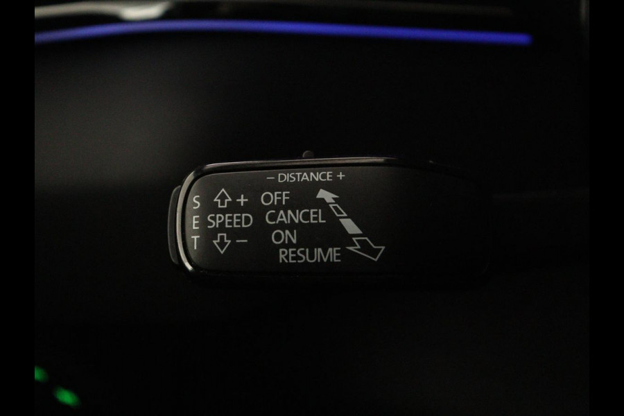 Škoda Karoq 1.5 TSI Sportline | Panoramadak | Stoelverwarming | Adaptive cruise | Camera | Sportstoelen | Virtual Cockpit | Navigatie | Sfeerverlichting | Full LED | 18'' | Keyless | Climate control