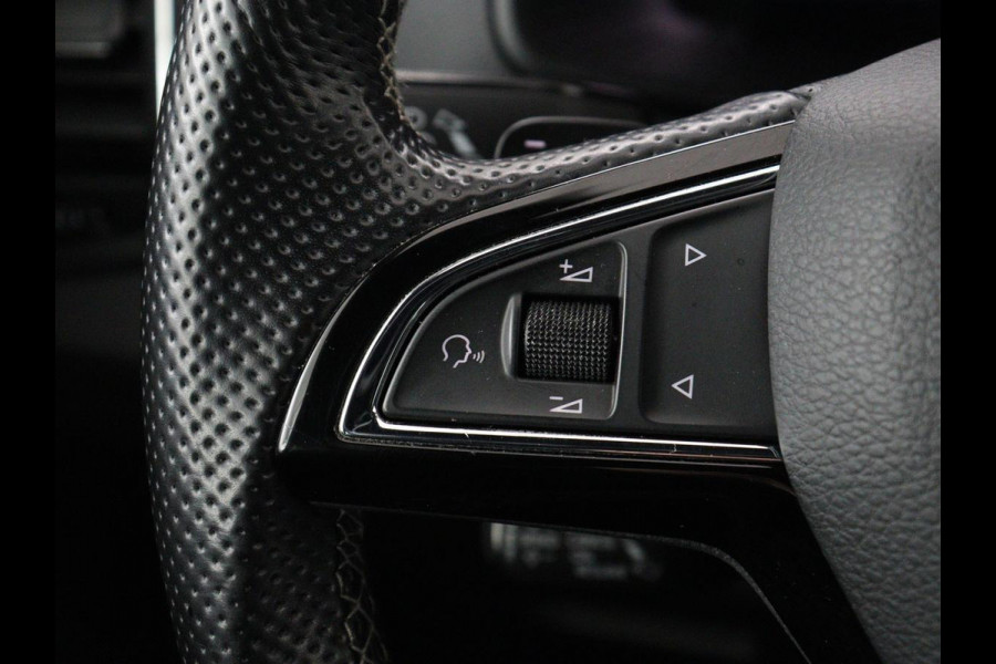 Škoda Karoq 1.5 TSI Sportline | Panoramadak | Stoelverwarming | Adaptive cruise | Camera | Sportstoelen | Virtual Cockpit | Navigatie | Sfeerverlichting | Full LED | 18'' | Keyless | Climate control