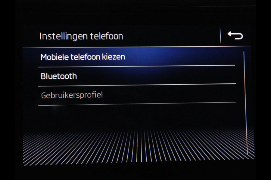 Škoda Karoq 1.5 TSI Sportline | Panoramadak | Stoelverwarming | Adaptive cruise | Camera | Sportstoelen | Virtual Cockpit | Navigatie | Sfeerverlichting | Full LED | 18'' | Keyless | Climate control