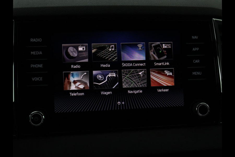 Škoda Karoq 1.5 TSI Sportline | Panoramadak | Stoelverwarming | Adaptive cruise | Camera | Sportstoelen | Virtual Cockpit | Navigatie | Sfeerverlichting | Full LED | 18'' | Keyless | Climate control