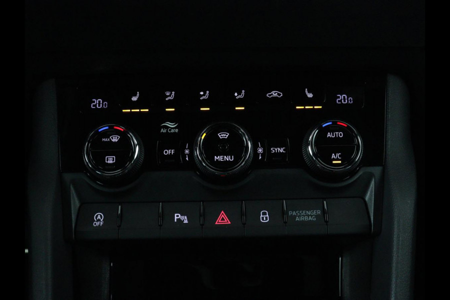 Škoda Karoq 1.5 TSI Sportline | Panoramadak | Stoelverwarming | Adaptive cruise | Camera | Sportstoelen | Virtual Cockpit | Navigatie | Sfeerverlichting | Full LED | 18'' | Keyless | Climate control